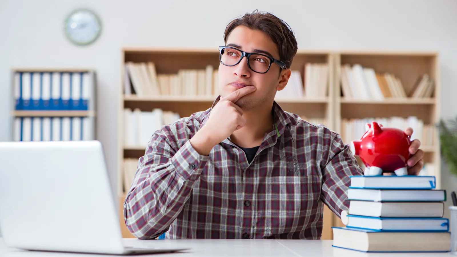 Franchise Financing 101 – How do Franchise Fees and Royalties Shape Profitable Ventures